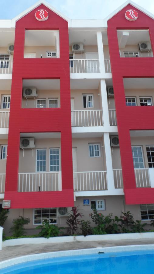 Ramada By Wyndham Tikal Isla De Флорес Екстериор снимка