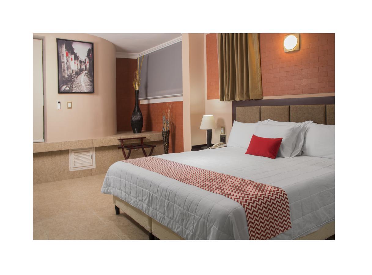Ramada By Wyndham Tikal Isla De Флорес Екстериор снимка